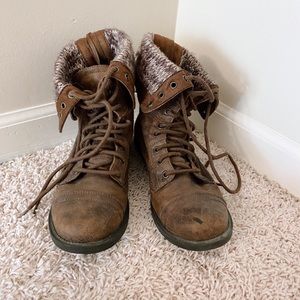 Fall Brown boots - sweater-lace-up-zipper details